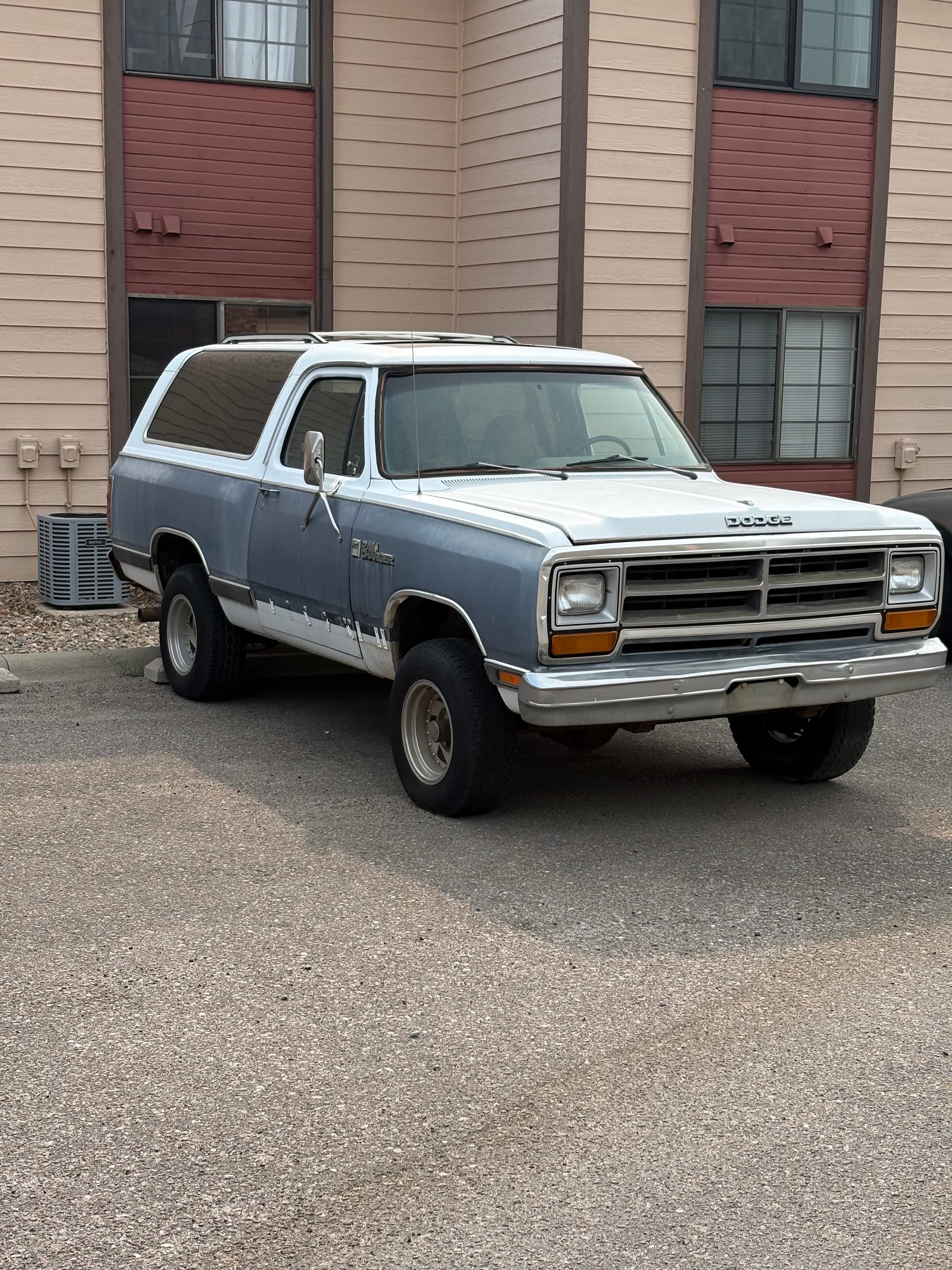 1987 4x4 360 rust free  Ramcharger for sale